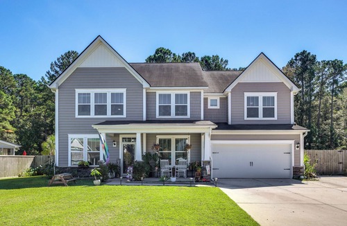 Moncks Corner House | Media Room & Yard: Modern Moncks Corner Home