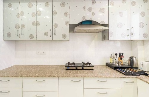 Sushant Lok Apartment | Medical friendly 2 BR near Fortis -Parfait Street