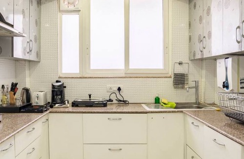 Sushant Lok Apartment | Medical friendly 2 BR near Fortis Parfait Street