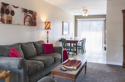 Visalia Apartment | Medical Travelers- Live blocks from the Medical Center!