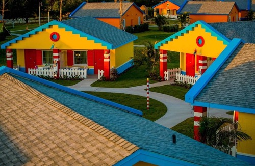 Cypress Gardens Hotel | Medieval Dream Stay, Kingdom Themed Room, Onsite LEGO Fun, 2 Rooms