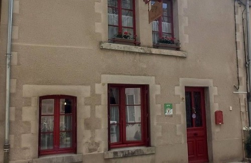 Saint-Benoit-du-Sault Cottage | Medieval house in Berry with private courtyard and all-inclusive