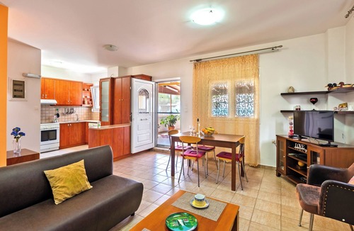 Gra Lygia Apartment | Mediterranean apartment by the sea