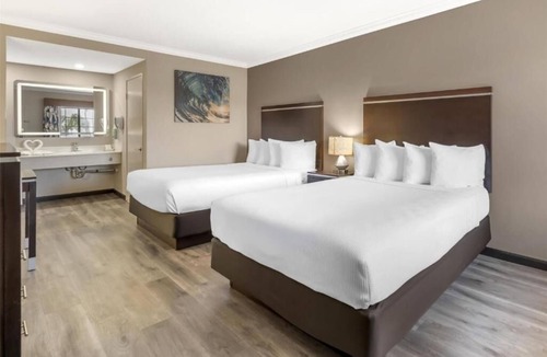 North Redondo Hotel | Mediterranean-Inspired Room Near Galleria Mall – Explore & Shop Nearby!