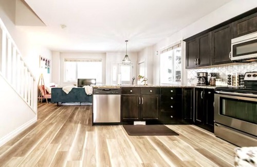 Northwest Edmonton House | ☆Mediterranean Retreat☆King Bed★Fireplace★Garage