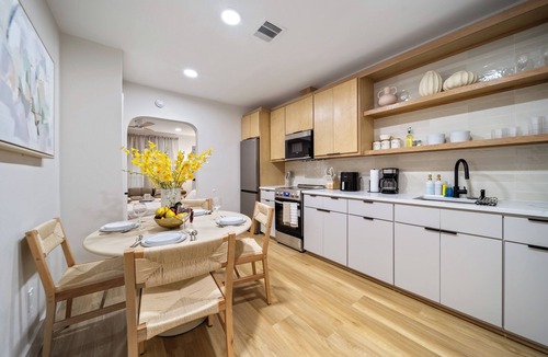 Greater East End Apartment | Mediterranean Villa Vibes 5 - 2 km from MAJOR INTERNATIONAL SPORTING EVENT Fest