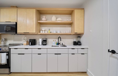 Greater East End Apartment | Mediterranean Villa Vibes 5 - 2 km from MAJOR INTERNATIONAL SPORTING EVENT Fest