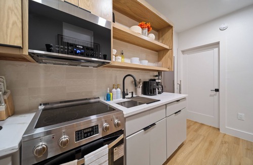 Greater East End Apartment | Mediterranean Villa Vibes 4- 2 km from MAJOR INTERNATIONAL SPORTING EVENT Fest