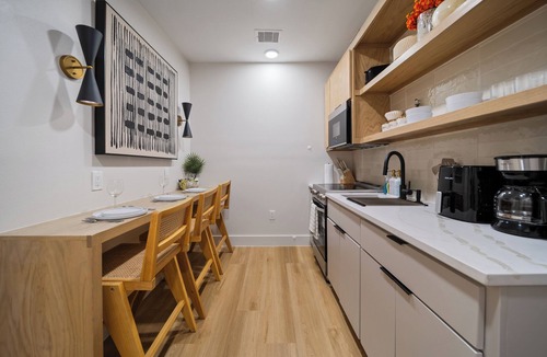 Greater East End Apartment | Mediterranean Villa Vibes 4- 2 km from MAJOR INTERNATIONAL SPORTING EVENT Fest