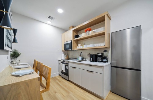Greater East End Apartment | Mediterranean Villa Vibes 4- 2 km from MAJOR INTERNATIONAL SPORTING EVENT Fest