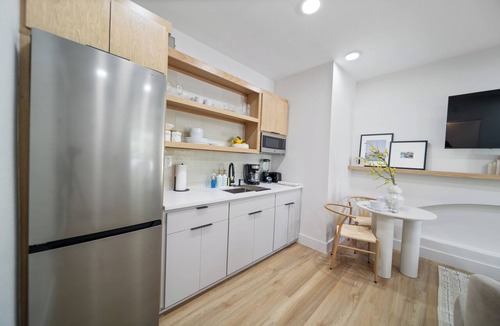 Greater East End Apartment | Mediterranean Villa Vibes 1- 2 km from MAJOR INTERNATIONAL SPORTING EVENT Fest