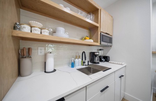 Greater East End Apartment | Mediterranean Villa Vibes 1- 2 km from MAJOR INTERNATIONAL SPORTING EVENT Fest