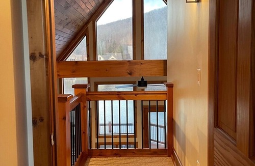 Davis Cabin | Meet Bessie, your upscale cabin at the lake.