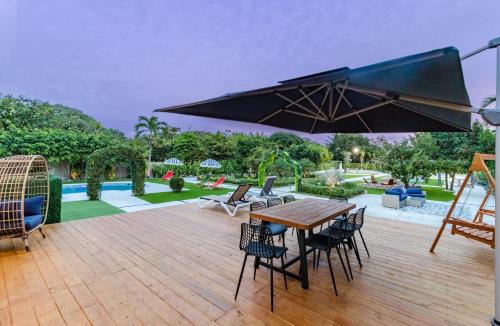 Golden Glades Villa | Mega Fun Villa Northwest Miami BY THE GLAMHOMES