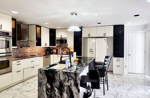 Bay Shore House | Mega Home Fire Island Ferry Bay Shore 5000SQF