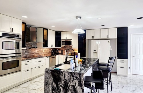 Bay Shore House | Mega Home Fire Island Ferry Bay Shore 5000SQF