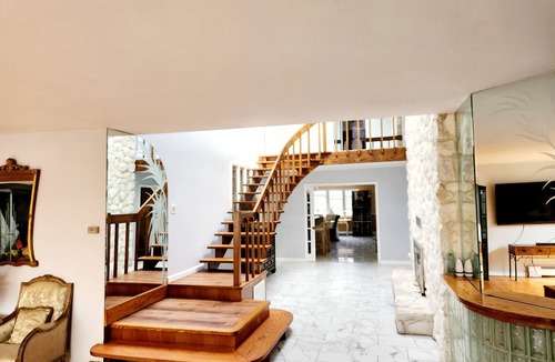 Bay Shore House | Mega Home Fire Island Ferry Bay Shore 5000SQF