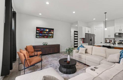 MLK House | Mega Lux Combined Unit - Up to 36 Guests