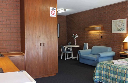 Beaconsfield Hotel | Melaleuca Lodge