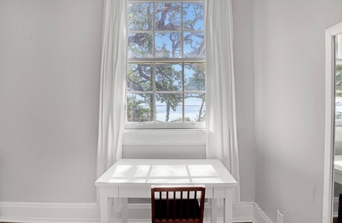 Sunny Point Apartment | Melbourne Waterfront 1 Bed 1 Bath Entire Apartment O