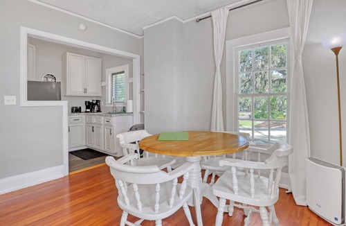 Sunny Point Apartment | Melbourne Waterfront 1 Bed 1 Bath Entire Apartment