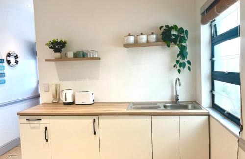 Melkbosstrand Apartment | Melkbos Studio-Steps to Beach, Surf & Restaurants