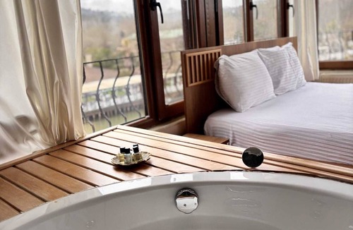 Agva Hotel | Mell's River
