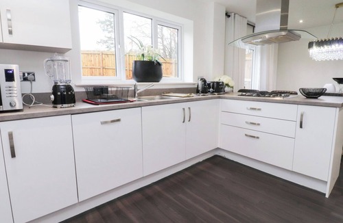 Carnforth Cottage | MELLINGS PLACE, with a garden in Carnforth
