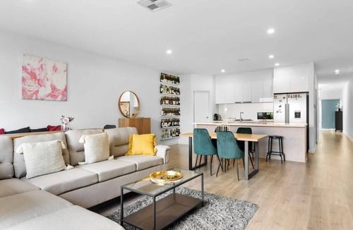 Plympton House | Mellow&Modernized Townhouse-3Beds-Quiet-Anzac Hwy