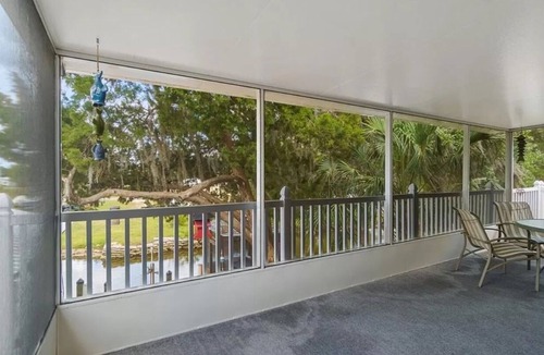 Crystal River House | Mellow Ozello Canal Stilt Home. Kayaks, Dock, King Beds, near Scallop Grounds