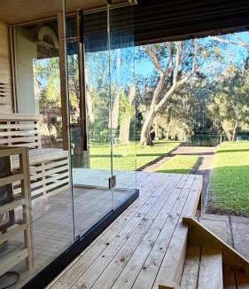 Budgewoi Villa | MELLOW TREES Lake front studio with sauna