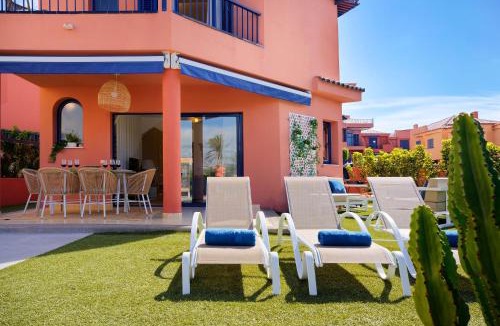 Costa Meloneras Villa | Meloneras beach detached house with BBQ and garden