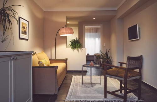 Petralona Apartment | Melpomeni House