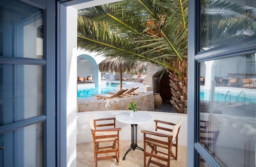 Perissa Apartment | Meltemi Suites