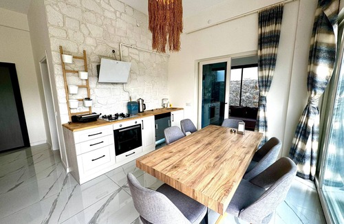 Sapanca Villa | Memnuniye 2+1 Heating Pool-Conservative-Fireplace-Jacuzzi 6 Person Holiday Villa