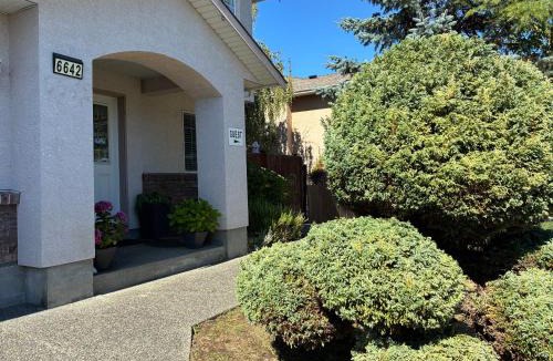 Sooke Apartment | Memory Lane Guest Suite