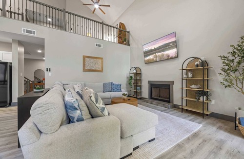 Toccoa House | Memory Lane Lake House w Hot Tub