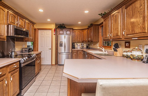 Mountainside House | Memory Lane | Pet Friendly, Family Home, Hot Tub!