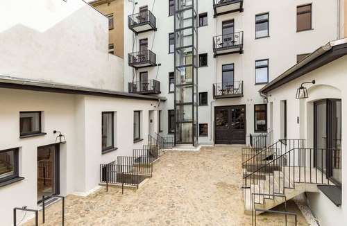 Weissensee Apartment | Memphis Loft Duplex (40sqm) near Antonplatz