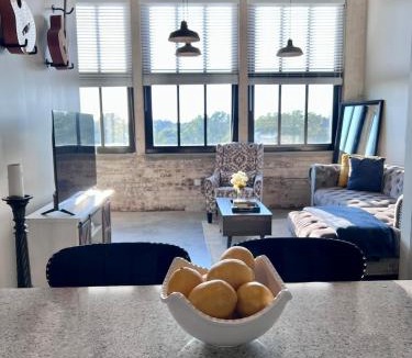 Uptown Apartment | Memphis Rhythm River Retreat near Downtown Memphis, Harbortown, & West Memphis, AR