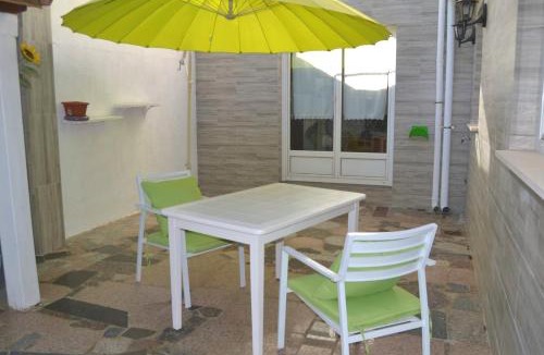 Mansilla de las Mulas House | MENCIA