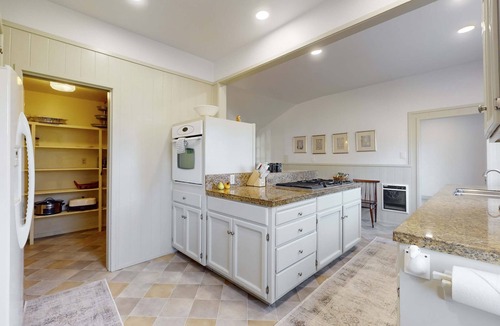 Mendocino House | Mendocino Lodge with Hot Tub and Fireplace