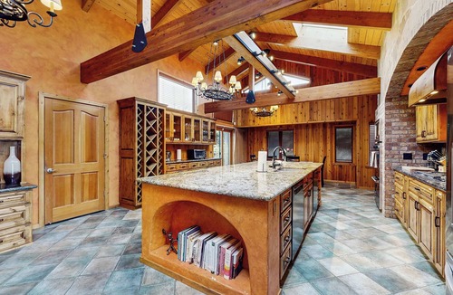 Caspar House | Mendocino Oceanfront Home - Hot Tub & BBQ