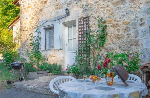 Montbron House | Menet