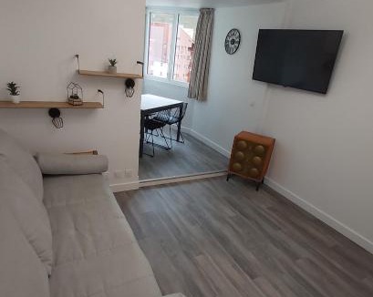 Les Menuires Apartment | Menuires - Appart 5pers Skis aux pieds-piste à coté-Parking prive