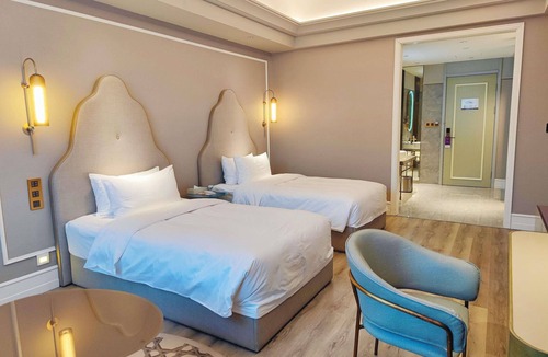 Wenfeng District Hotel | Mercure Anyang Downtown