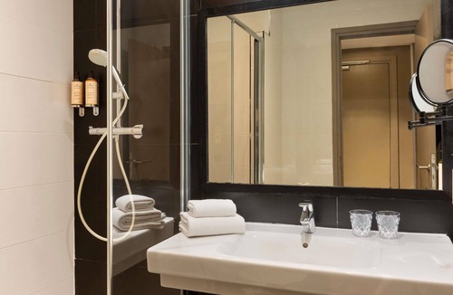 Quartier du Petit-Montrouge Hotel | Mercure Paris Alesia