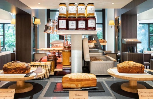 Vanves Hotel | Mercure Paris Porte De Versailles Expo