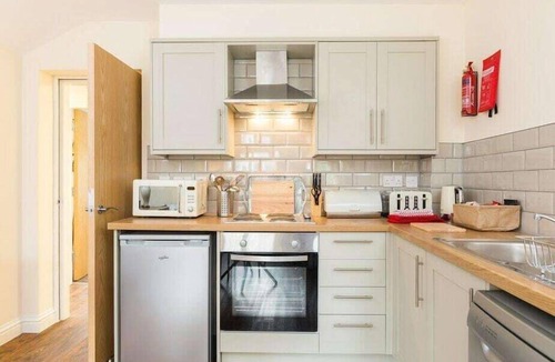 Meriden Apartment | Meriden Two - Three Bedroom Apartment Near NEC/BHX