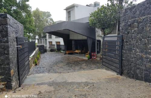 Manjakuttai Hotel | MERIDIAN HILL TOP YERCAUD